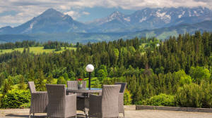 Готель Редик вечірнє освітлення