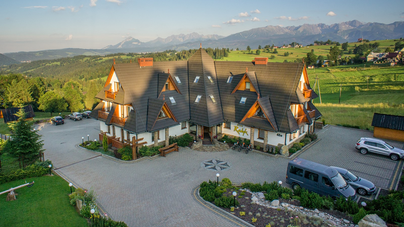 Готель Редик слайд 1 панорама гір